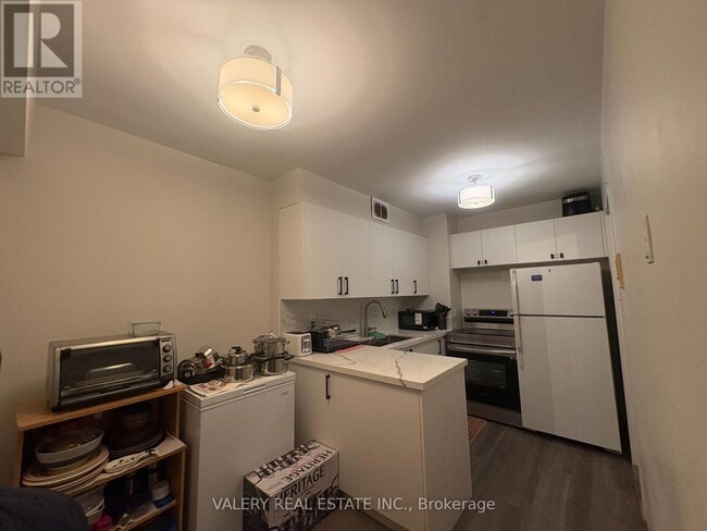 Building Photo - 31 Four Winds Dr