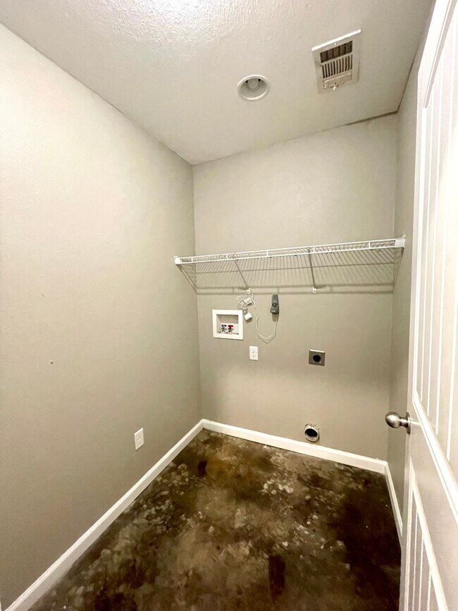 Building Photo - 3 Bedroom / 2 Bath In Pocahontas