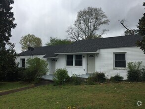 Building Photo - 306 S Elm St