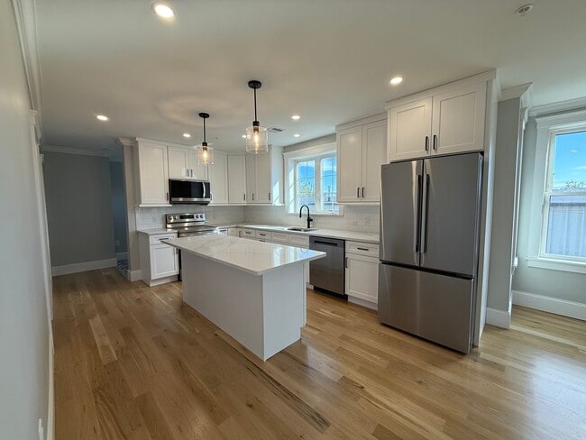 Building Photo - 93 Grant St