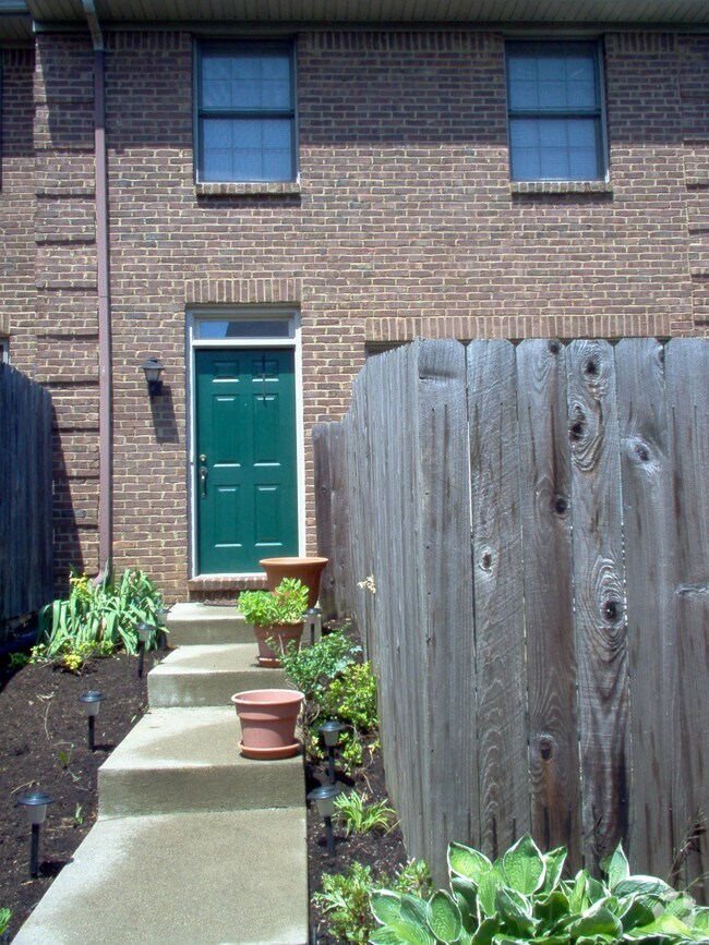 Foto del edificio - 309-313 Bainbridge Dr