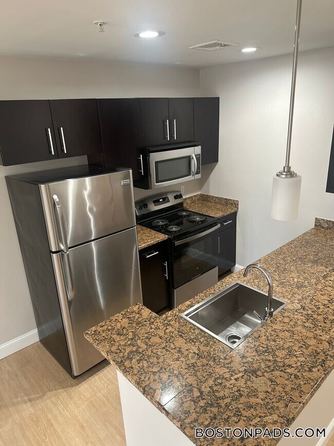 Building Photo - 75 S Main St