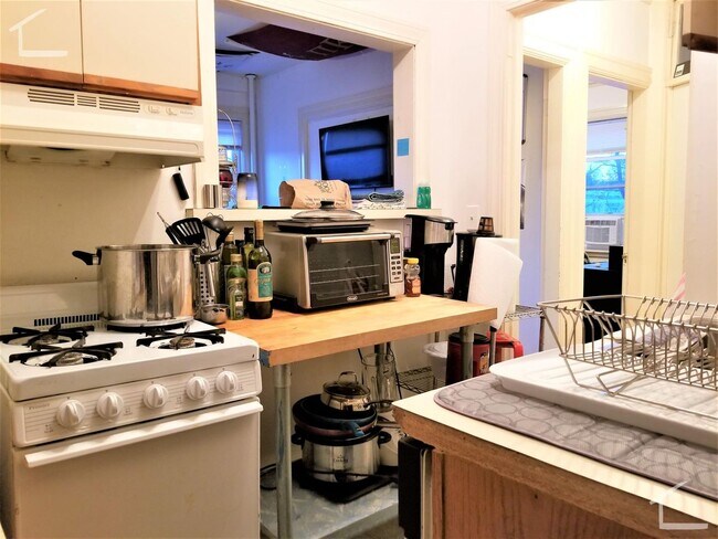 Building Photo - 104 St Mary's St