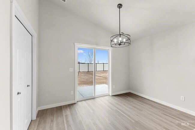 Foto del edificio - 2331 W Trout Lily St