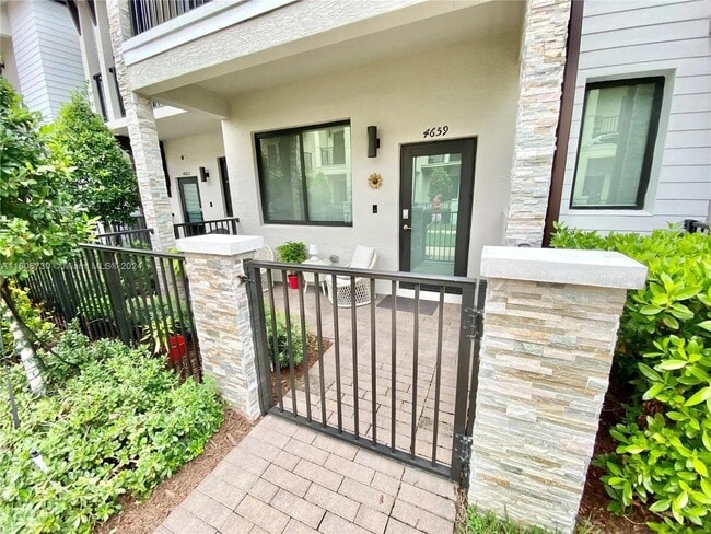Foto del edificio - 4659 NW 83rd Path
