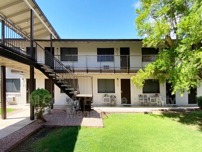 Foto del edificio - 1945 W Sweetwater Ave