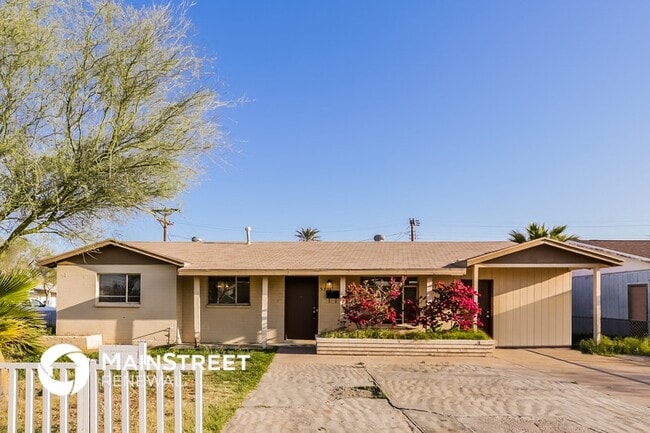 Building Photo - 5534 W Weldon Ave