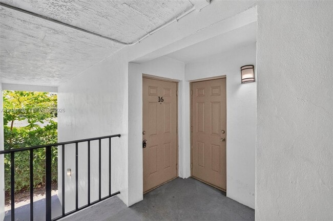 Building Photo - 151 SE 6th Ave
