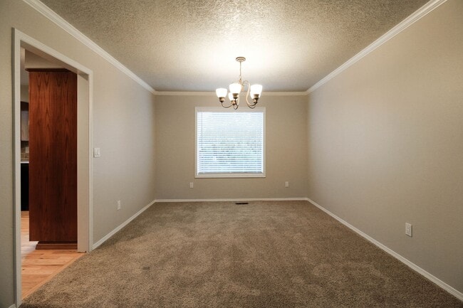 Building Photo - Beautiful large Lakeview Estates 5 Bedroom 2.5 Bathroom Home - Columbia River High School