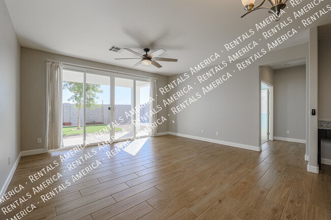 Building Photo - 37661 N Bentgrass Rd