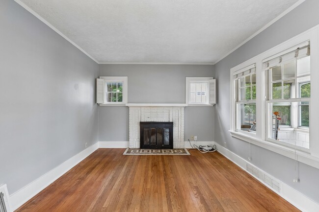 Building Photo - 519 S 56th St