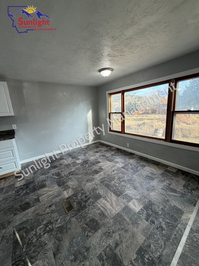 Building Photo - Spacious 5-Bedroom Home with Open Layout, Off-Street Parking & Large Backyard