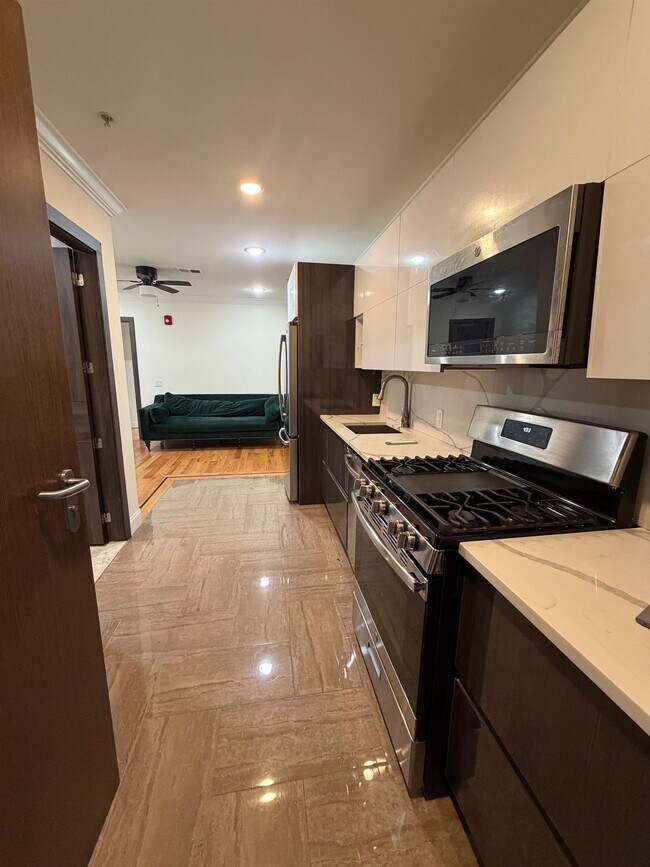 Foto del edificio - 76 Cottage St