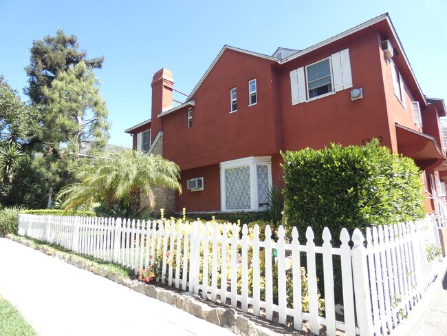 Foto del edificio - 1240 N Orange Grove Ave