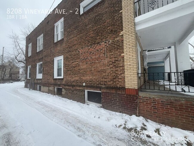 Building Photo - 8208 Vineyard Ave