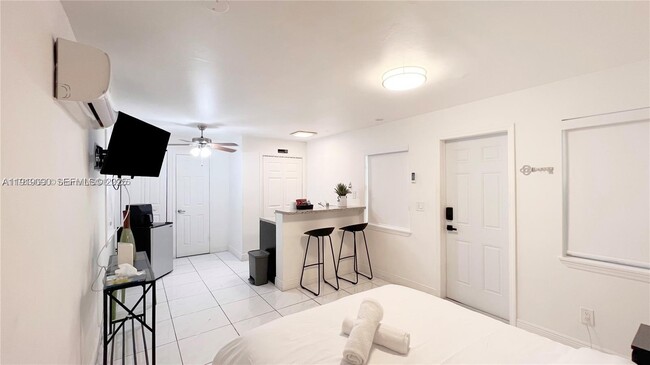 Building Photo - 1950 SW 5th St