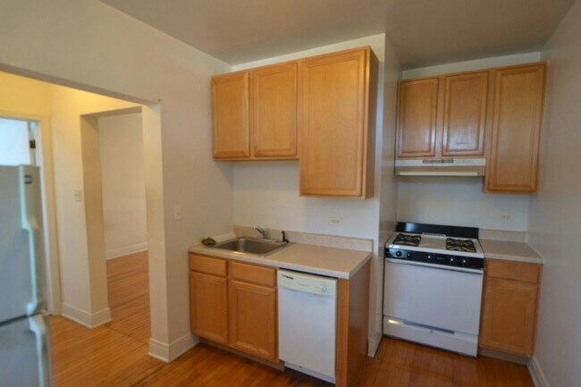 Foto del edificio - 4409 N Kenneth Ave