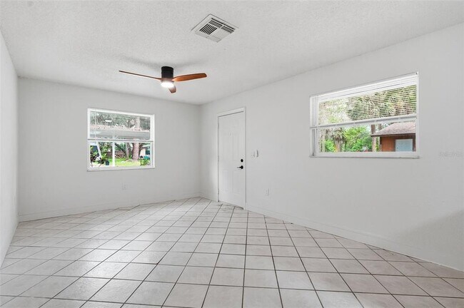 Foto del edificio - 7133 Pinewood Dr