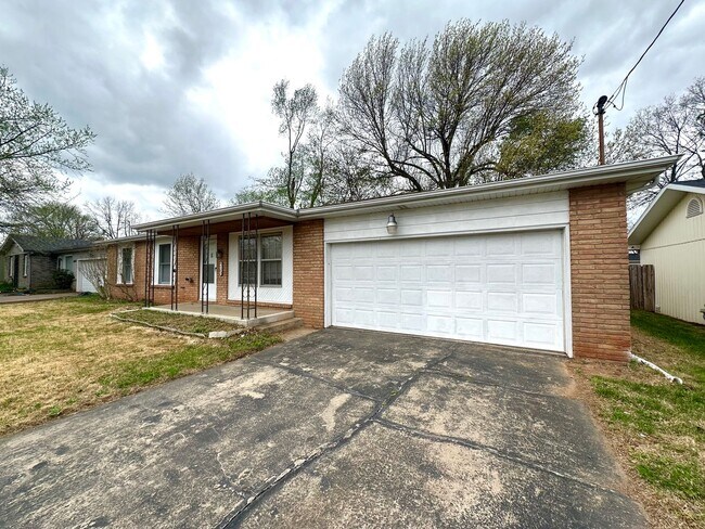 Foto del edificio - Welcome To Your Spacious Oasis!