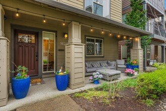 Building Photo - 14215 SW Burlwood Ln