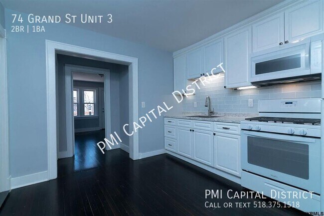 Building Photo - Luxurious, Modern 2 bedroom w/ Den and Cen...