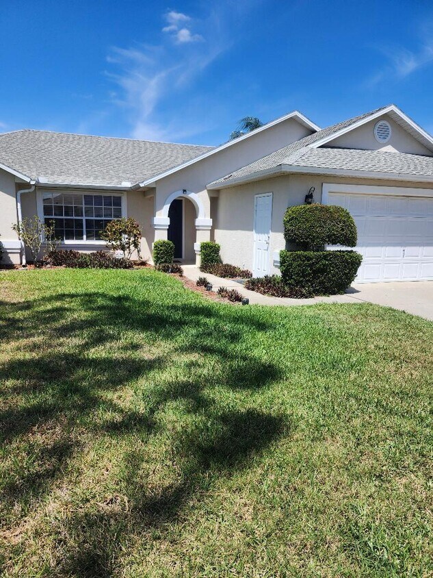 Primary Photo - 740 Lake Dr
