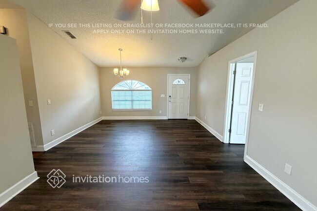 Foto del edificio - 676 Regency Way