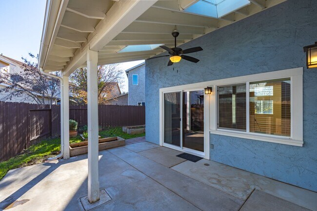 Foto del edificio - Lovely light and bright 3 bedroom 2.5 bathroom home Doe MIll Neighborhood, Cul-de-Sac Location