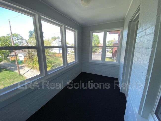Foto del edificio - 1092-1094 Oakwood Ave