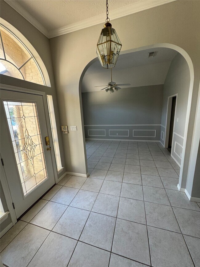 Building Photo - 14024 Shoreline Dr