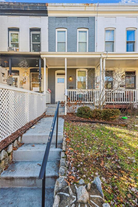 Building Photo - 114 16th St NE