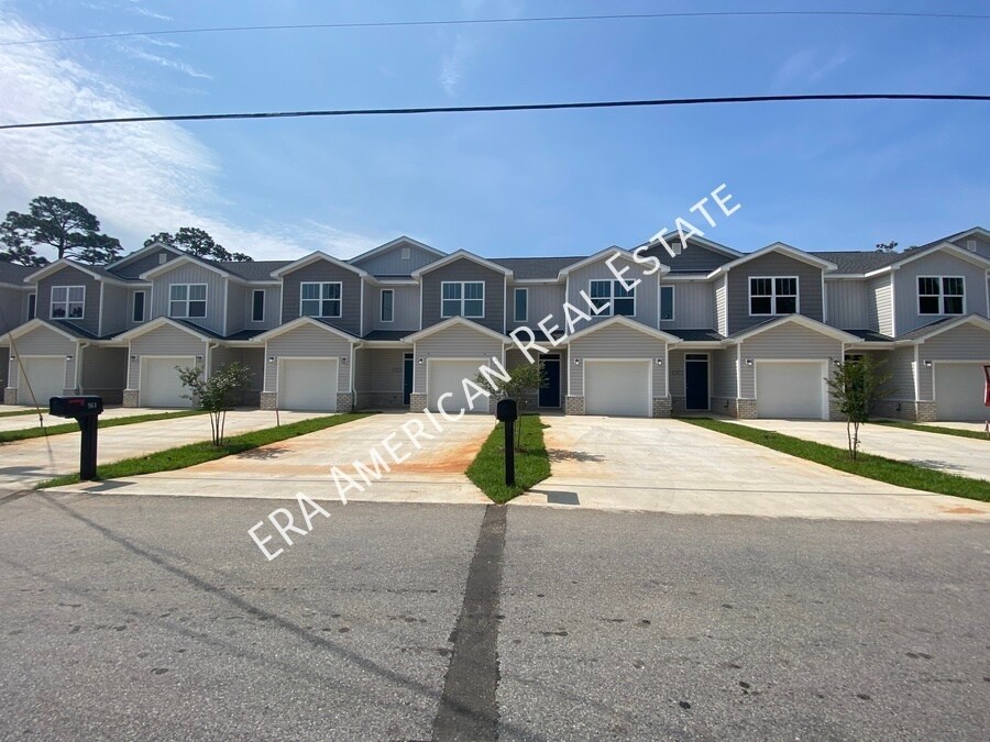 New Townhomes 2 miles from Hurlburt Field AFB Townhouse for Rent in