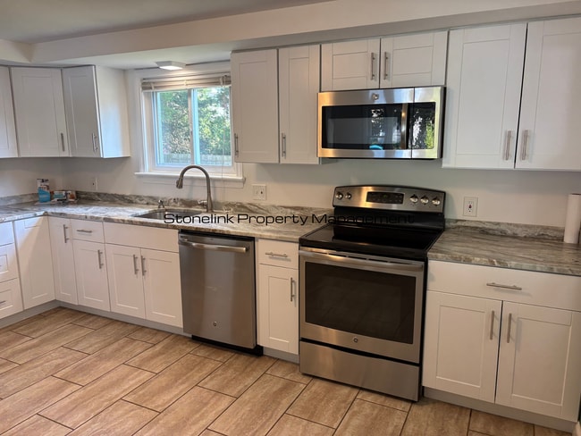 Building Photo - Newly Renovated Single Family Home For Ren...
