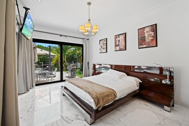 Building Photo - 2437 Castilla Isle