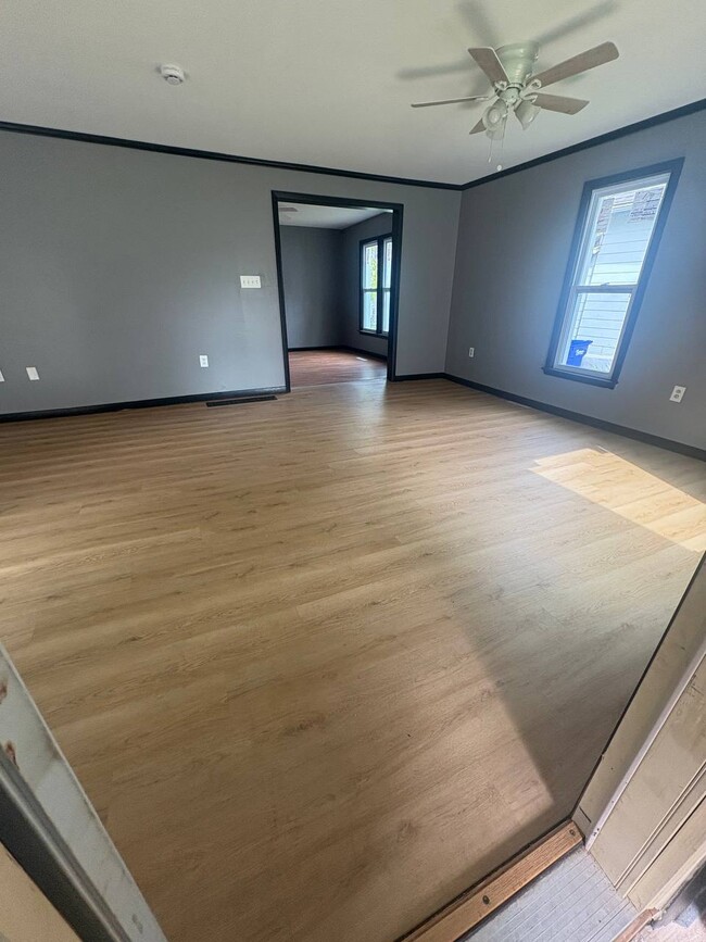 Foto del edificio - 302 3rd Ave NW