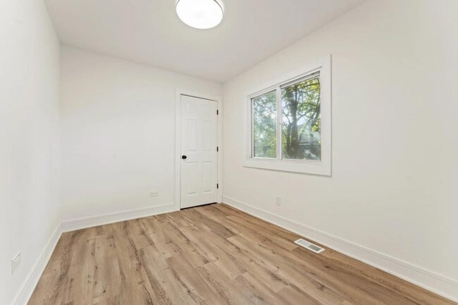 Building Photo - 18241 Ridgewood Ave