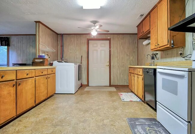 Building Photo - 1520 Hollyleaf Ave