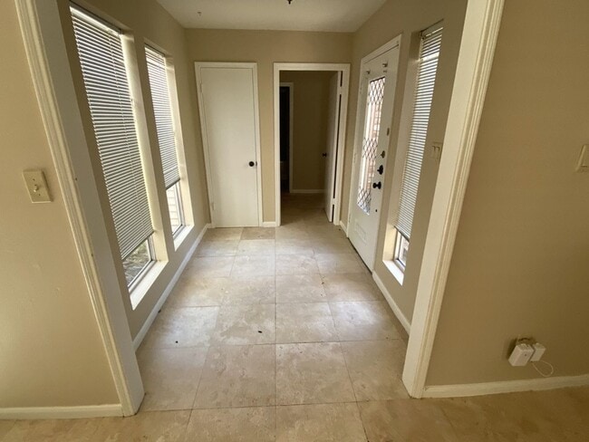 Building Photo - Briar Hill Beauty- Coming Soon