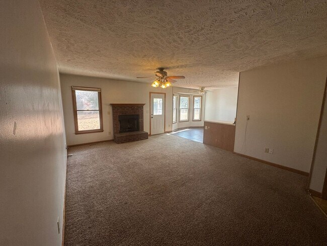 Building Photo - 5285 Marvin Dr