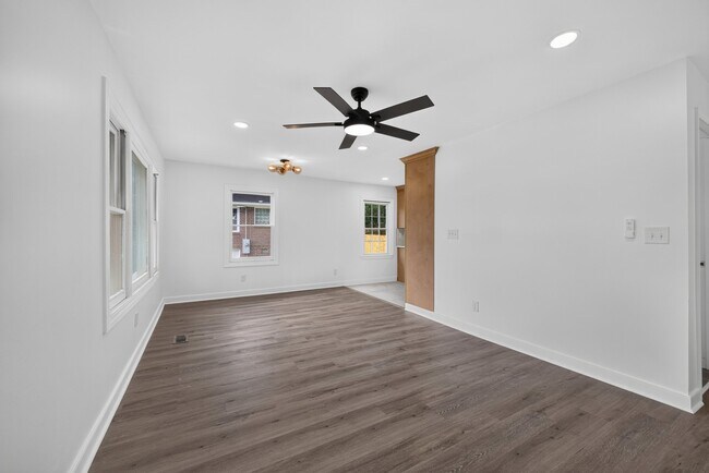 Foto del edificio - 2027 Hilburn Dr SE
