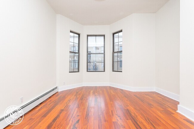 Building Photo - 1181 Putnam Ave
