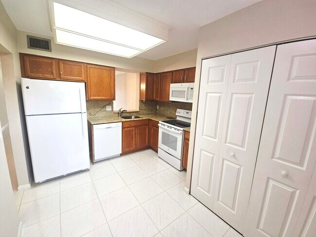 Foto del edificio - 14747 Cumberland Dr