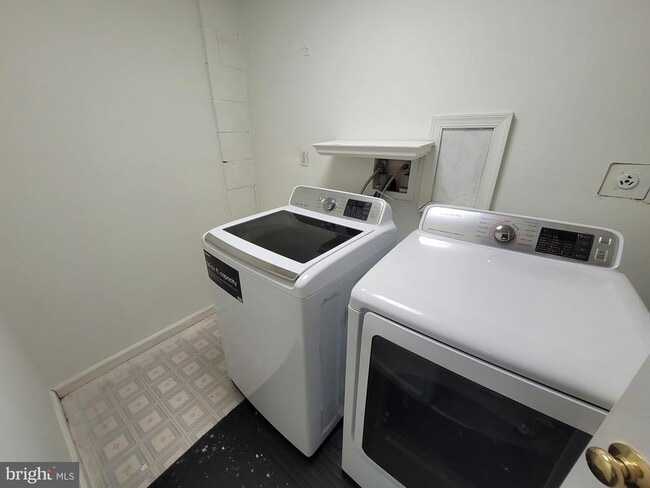 Building Photo - 8636 Sanderling Dr