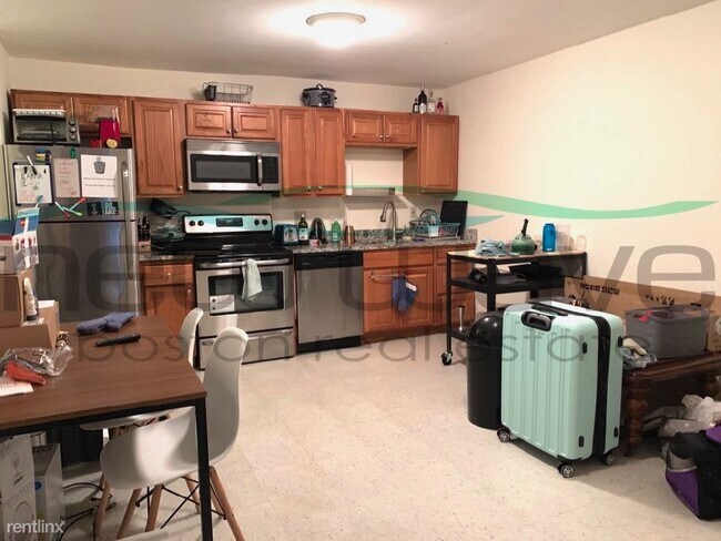 Foto del edificio - 3 br, 1 bath  - 607 Columbus Ave # 1R