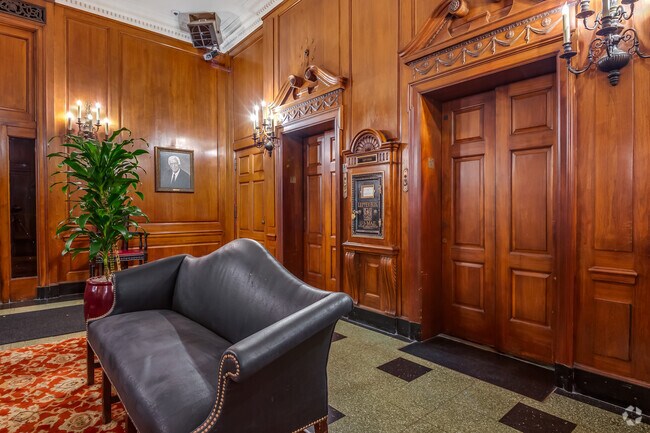 Ascensores - Cudahy Tower Apartments