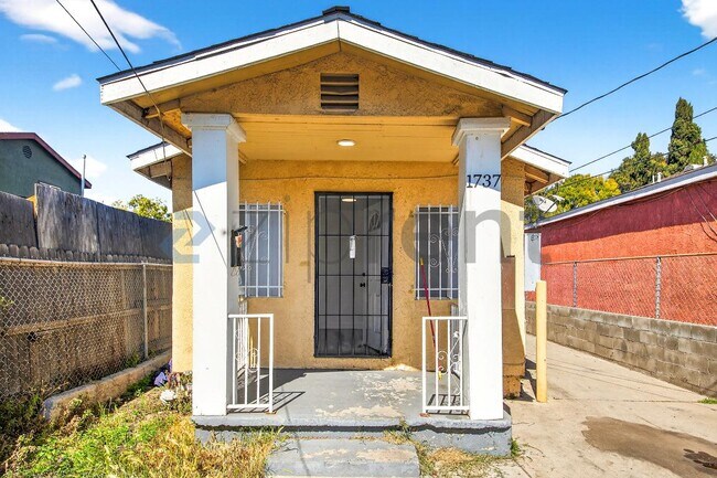 Foto del edificio - 1737 E 108th St