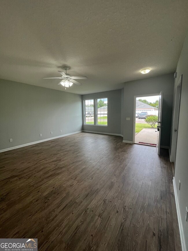 Building Photo - 219 Royal Palms Ave