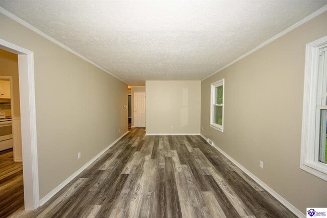 Building Photo - 148 Maple Ln
