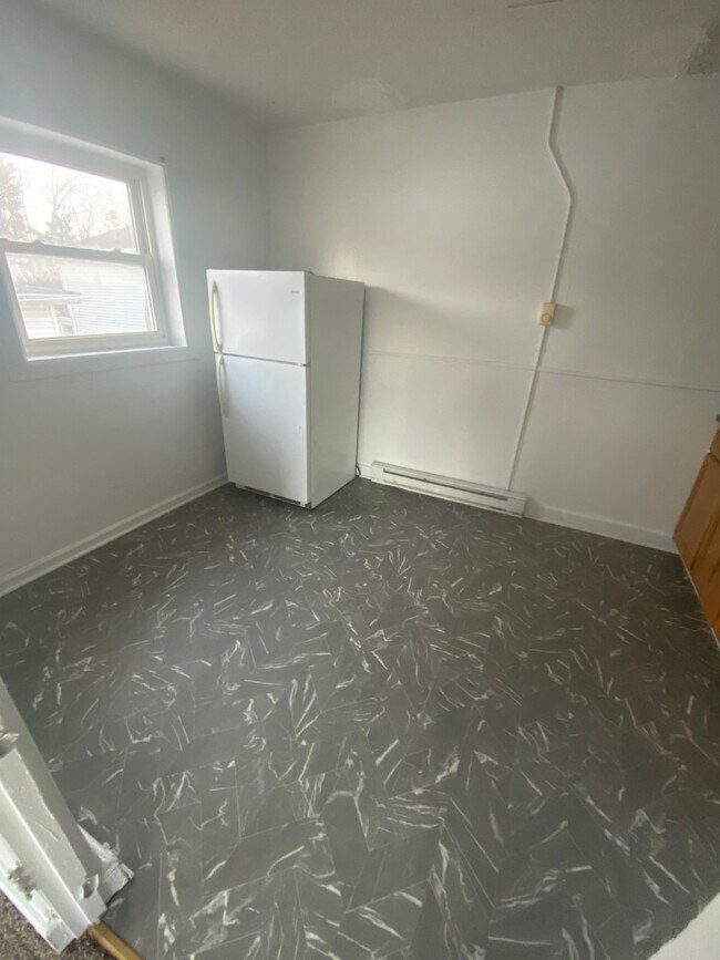 Building Photo - 209 College Ave