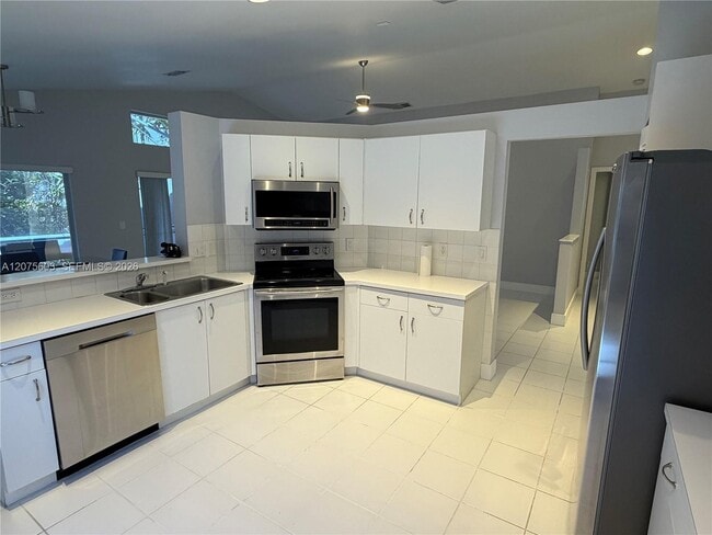 Building Photo - 1646 SW 148th Terrace